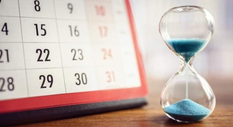 calendario-reloj-arena-dreamstime