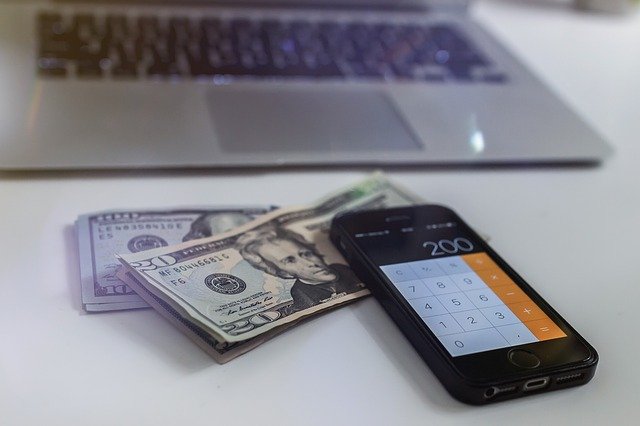 money 2212965 640
