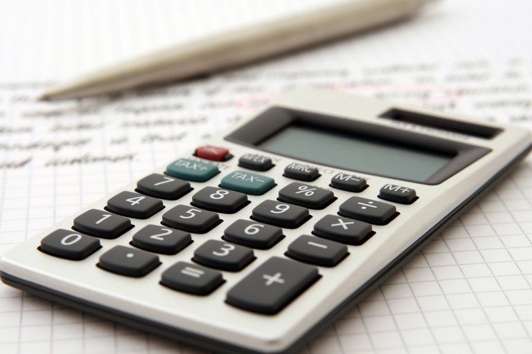 Costo fiscal de inmuebles debió declararse en renta y en Predial. Oficio DIAN 561 de 2021 8 accountant, accounting, adviser-1238598.jpg