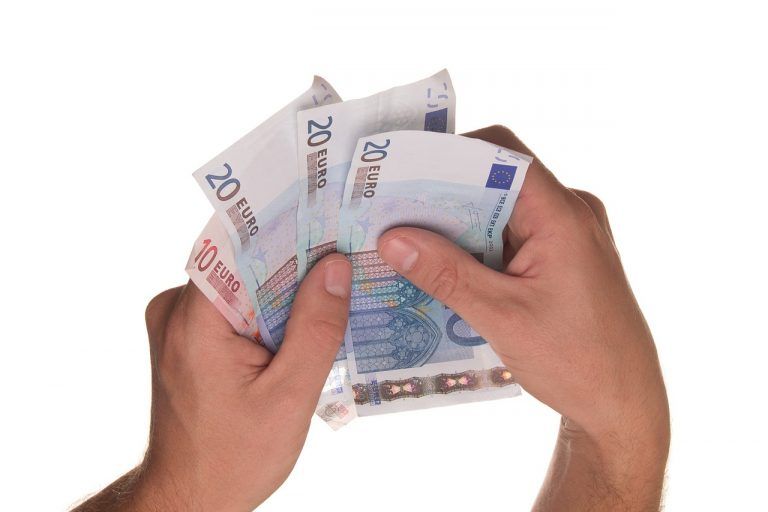 Nómina Electrónica, factor salarial y controles contables (Gastos de manutención, alojamiento, rodamiento, entre otros) 5 euro, money, pay-427533.jpg