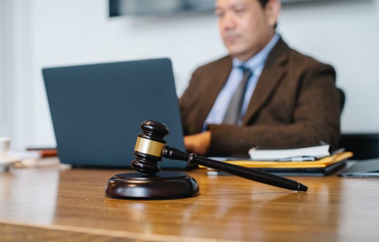 Contradicción normativa y jurisprudencial en las Declaraciones Ineficaces 1 pexels sora shimazaki 5668772