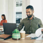 ¿Se deben incluir en el comprobante de pago de nómina electrónica los pagos laborales provenientes de litigios laborales? - Concepto 445 DIAN 2024 istockphoto-1770662869-612x612