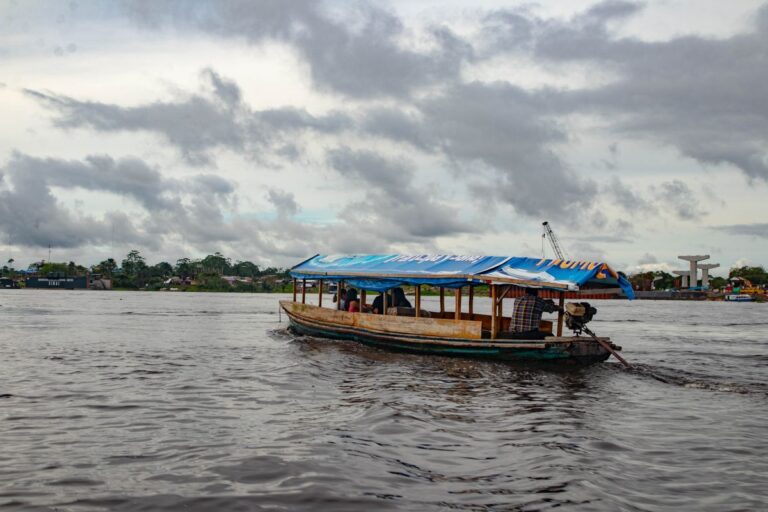 Sentencia 31474 del 17-09-2026. Territorial. Contribución para la sostenibilidad turística sin autorización legal. 8 Embarcación en el río Amazonas