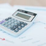 Calculadora sobre documentos financieros con gráficos