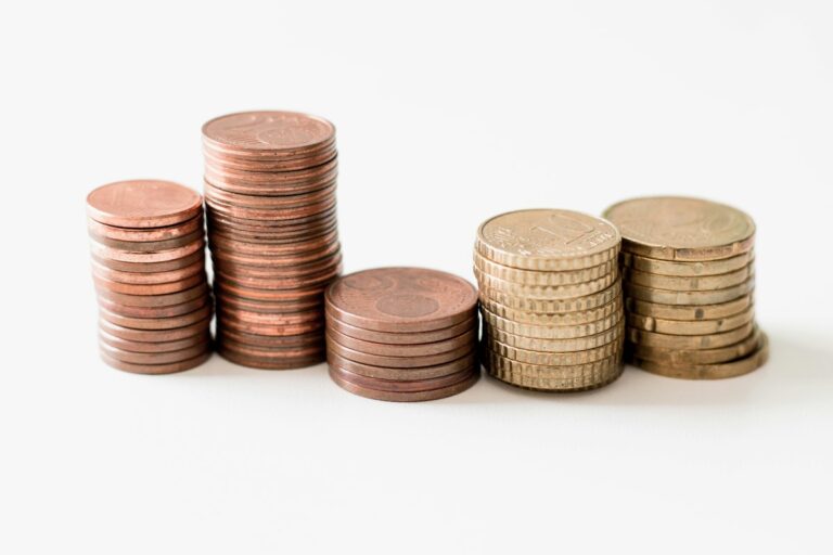 Monedas doradas apiladas